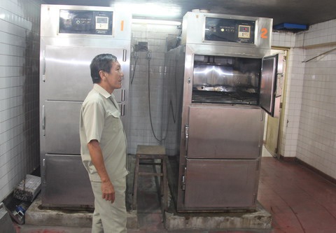 Chuyên gia trang điểm tử thi tiết lộ về nghề "rùng rợn" nhất thế gian - 2 Ngăn lạnh nơi chứa tử thi.