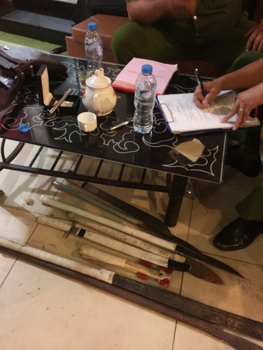 Bắt hơn 40 đối tượng đang "phê" ma túy, chuẩn bị huyết chiến - 2 Bắt hơn 40 đối tượng đang "phê" ma túy, chuẩn bị huyết chiến - 2