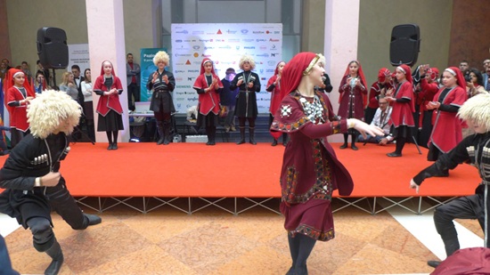 Việt Nam tham gia hội chợ từ thiện ở Ukraine - 2 Việt Nam tham gia hội chợ từ thiện ở Ukraine - 2