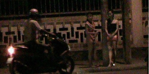 Bướm đêm công khai đón khách tại đường Ngô Quyền, TP.Huế 