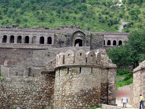 “Lạnh gáy” với lời nguyền về lâu đài ma ám Bhangarh - 2 “Lạnh gáy” với lời nguyền về lâu đài ma ám Bhangarh - 2