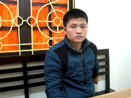 "Con nợ" cờ bạc lô - đề ra tay tàn độc, sát hại vợ chồng chủ nợ - 2 Đối tượng Ngọc tại trụ sở Công an thị xã Sơn Tây