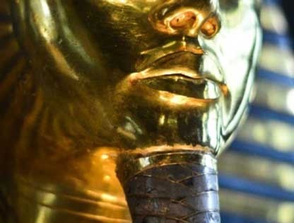 Hé lộ những bí ẩn sau chiếc mặt nạ vàng Tutankhamun - 2 Hé lộ những bí ẩn sau chiếc mặt nạ vàng Tutankhamun - 2
