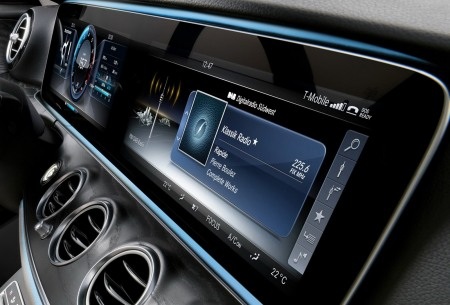 Hình ảnh chính thức đầu tiên về nội thất E-Class thế hệ mới - 14