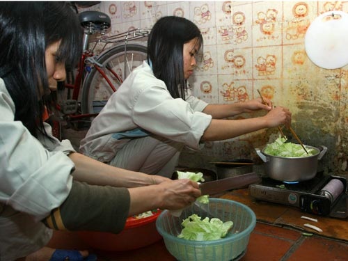 “Ông nào sống nổi bằng lương tối thiểu, tôi đi đầu xuống đất!” - 2 “Ông nào sống nổi bằng lương tối thiểu, tôi đi đầu xuống đất!” - 2