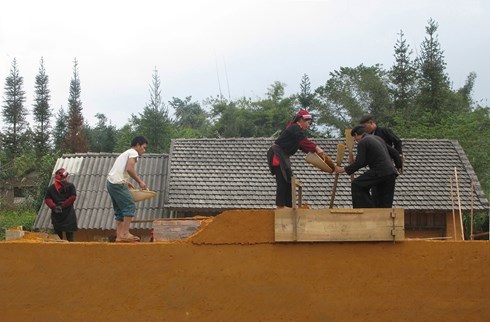 Nhà trình tường độc đáo của người Mông lên báo nước ngoài - 3 Nhà trình tường độc đáo của người Mông lên báo nước ngoài - 3