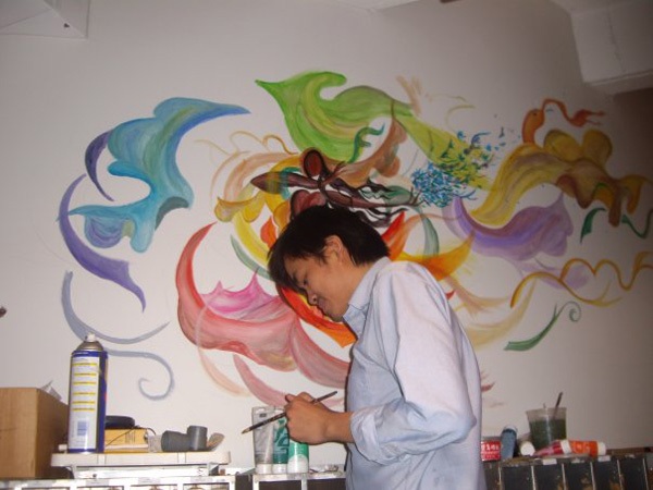 Thầy giáo tiếng Anh giỏi tiếng Pháp, mê piano cổ điển - 3 Ngoài âm nhạc, thầy giáo trẻ còn mê vẽ tranh.