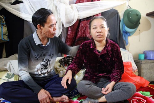 Chuyện chồng chăm vợ ốm khiến cộng đồng mạng dậy sóng - 3 Ông Hồng và bà Minh ở xóm chạy thận nghèo Phương Mai