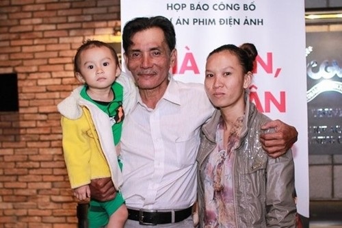 Những mỹ nam của “Ván bài lật ngửa” khắc khổ nuôi con thơ lúc đã về già - 3 Những mỹ nam của “Ván bài lật ngửa” khắc khổ nuôi con thơ lúc đã về già - 3