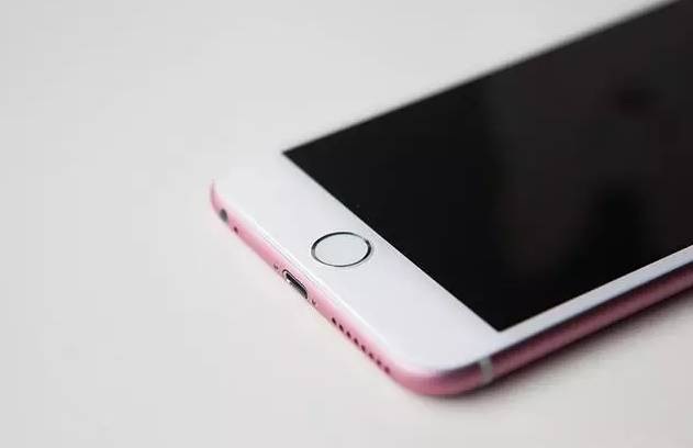Mặt trước của chiếc iPhone 6S màu hồng Mặt trước của chiếc iPhone 6S màu hồng