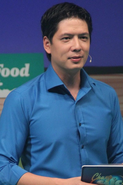 Những mỹ nam điện ảnh Việt tay ngang làm MC với cát-xê cao ngỡ ngàng - 3