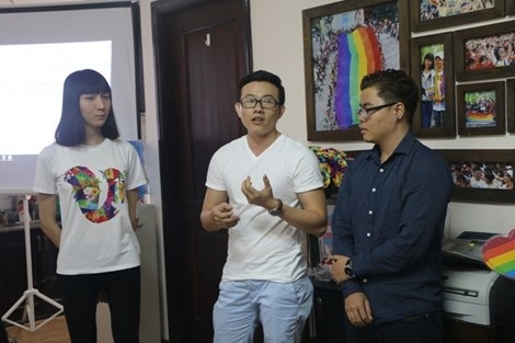 10 điều cần biết về việc hợp pháp hóa chuyển giới tại Việt Nam - 2 Những người chuyển giới công khai tại TP.HCM chia sẻ những trăn trở của mình trong chiều 27-11_Ảnh: Nguyễn Trà