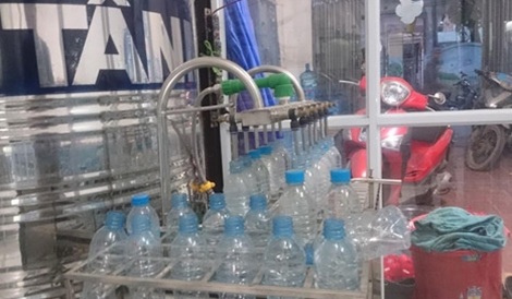 Phát hiện cả một công ty sản xuất nước khoáng Lavie giả ở Hà Nội - 3 Dây chuyền sản xuất nước khoáng thiên nhiên Lavie giả.