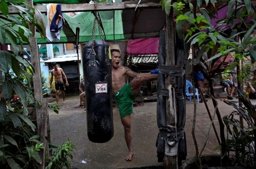 Cận cảnh lò luyện võ vỉa hè của thanh niên Myanmar - 3 - ảnh 3