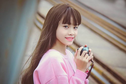 Ngỡ ngàng trước vẻ "xinh đẹp" của nam sinh Bắc Giang - 4 
Nhiều đường nét nữ tính và xinh đẹp trên khuôn mặt nam sinh Bắc Giang