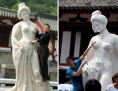 Bức tượng Dương Quý Phi tại tình Thiểm Tây nơi khách du lịch được khuyến cáo không sờ vào hiện vật khi chụp ảnh.