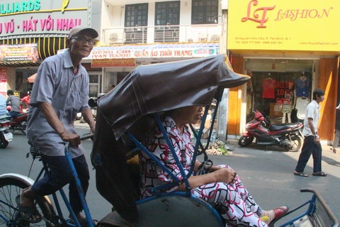 Những người đạp xích lô cuối cùng ở Sài Gòn - 4
Đa số những người đạp xích lô đều lớn tuổi