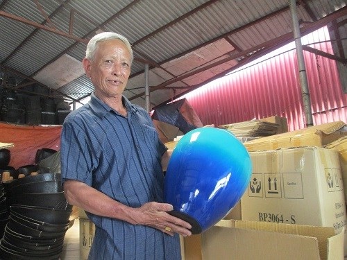 Lão nông kiếm chục tỷ mỗi năm nhờ lốp cao su hỏng - 4 Lao nong kiem chuc ty moi nam nho lop cao su hong