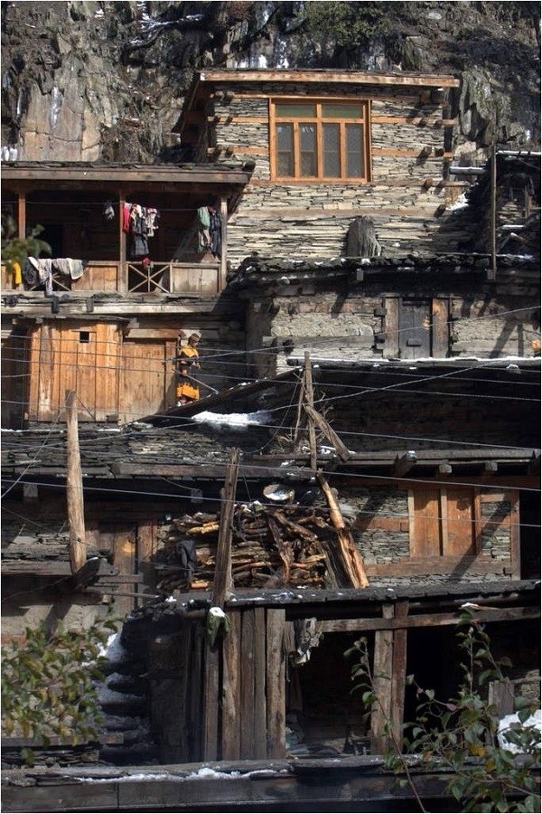 Thăm bộ tộc có phụ nữ đẹp và hạnh phúc nhất thế giới - 4
Ngôi nhà bashelini.