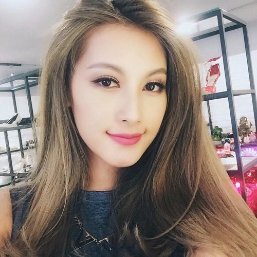 Dân mạng “truy lùng” cô gái ngủ gật "xinh như Tây Thi" - 5
Cô nàng sở hữu nét đẹp đặc trưng của con gái Thái, chiếc cằm nhọn và sống mũi cao