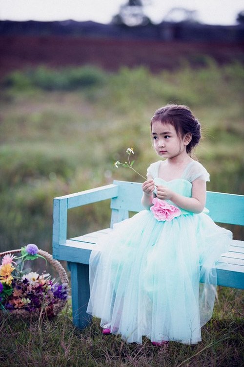Bé gái Lâm Đồng đẹp như thiên thần "đốn tim" dân mạng - 5
Hana có khuôn mặt bầu bĩnh, đáng yêu