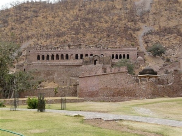 “Lạnh gáy” với lời nguyền về lâu đài ma ám Bhangarh - 5 “Lạnh gáy” với lời nguyền về lâu đài ma ám Bhangarh - 5