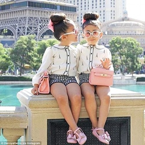 Cặp chị em song sinh 4 tuổi sành điệu nhất Instagram - 6
Cặp đôi này được gọi là The Royal Twins - Cặp sinh đôi hoàng gia trên Instagram.