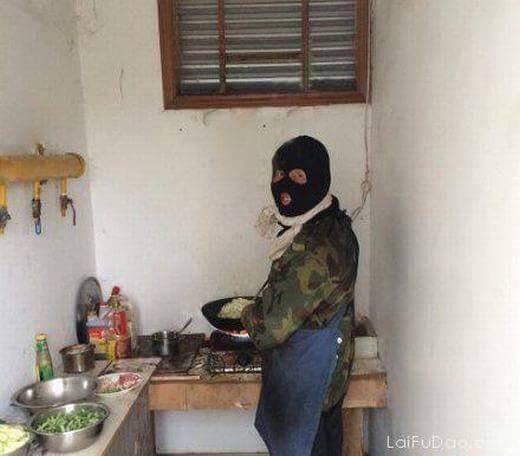 Cười vỡ bụng với chùm ảnh “khi đàn ông vào bếp” - 6