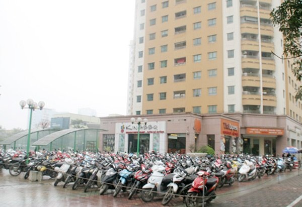 Ám ảnh Trung Hòa - Nhân Chính: Ra đường là "chết khiếp" - 6 Bãi gửi xe trên vỉa hè (Ảnh: D.Anh)
