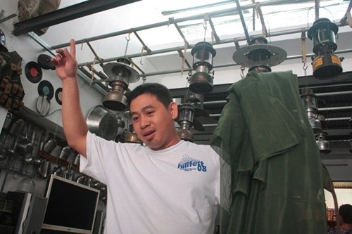 Ngắm bộ sưu tập kỷ vật chiến tranh độc đáo của chàng trai trẻ - 6
Một chiếc màn lính Mỹ dùng trong lúc hành quân được anh sưu tầm. Anh Hiền cho biết: Đây là một món đồ quý, giá bán có thể lên đến hơn 10 triệu đồng.