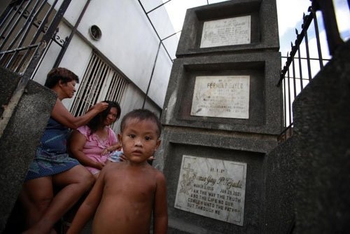 Ảnh: Người sống "ăn ở" cùng người chết ở Philippines - 7 Ảnh: Người sống "ăn ở" cùng người chết ở Philippines - 7