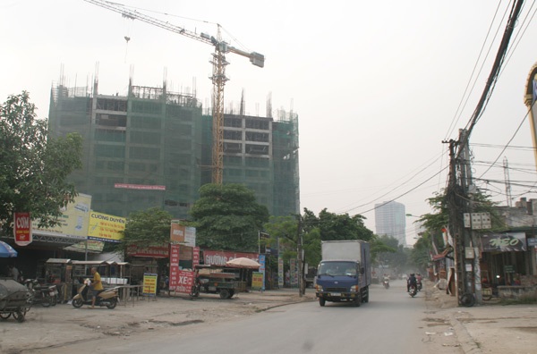 "Cửa ải" phía Nam Hà Nội: Chỉ một lần rồi em sợ mãi - 8
Số lượng mỗi dự án lên tới hàng trăm căn hộ, kéo theo một lượng phương tiện lớn tại đây