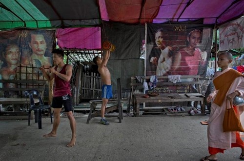 Cận cảnh lò luyện võ vỉa hè của thanh niên Myanmar - 7 - ảnh 7