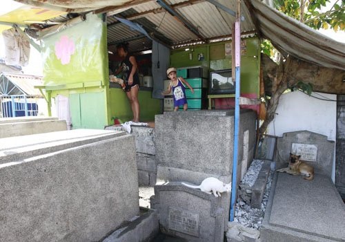 Ảnh: Người sống "ăn ở" cùng người chết ở Philippines - 8 Ảnh: Người sống "ăn ở" cùng người chết ở Philippines - 8