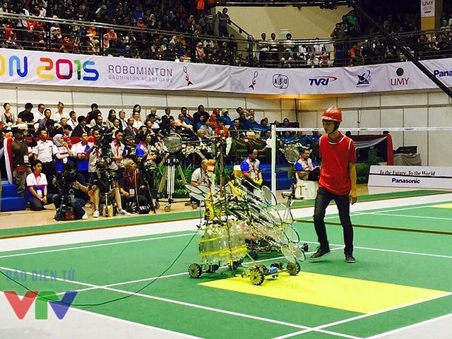 ABU Robocon 2015: Toàn cảnh chiến thắng của đội tuyển Việt Nam - 7 Mặc dù yếu tố con người được nâng cao hơn so với những năm trước nhưng cuộc thi vẫn ghi nhận những bước tiến mới về công nghệ của các đội.
