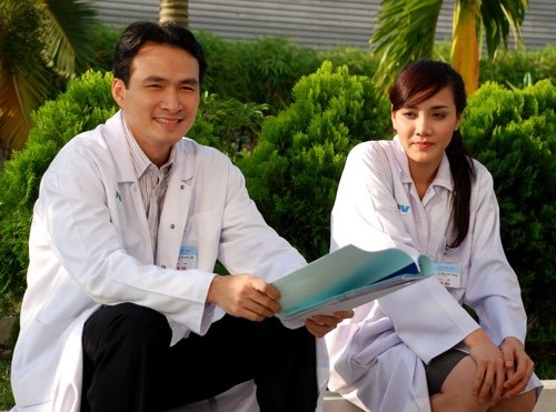 Những mỹ nam điện ảnh Việt tay ngang làm MC với cát-xê cao ngỡ ngàng - 9