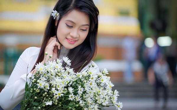Nữ sinh Sài thành khoe sắc dịu dàng bên cúc họa mi - 4 Nữ sinh Sài thành khoe sắc dịu dàng bên cúc họa mi - 4