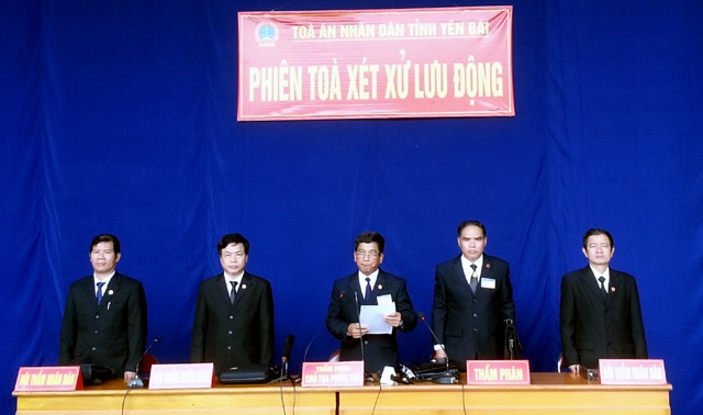 Tuyên án tử hình kẻ thảm sát 4 người ở Yên Bái - 1 HĐXX tuyên án