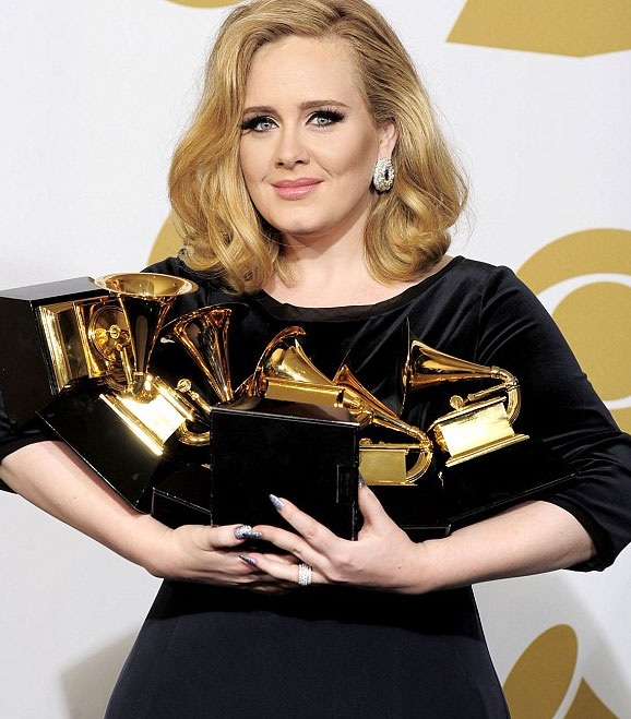 Adele lại lập loạt kỷ lục mới với album “25” - 1
Adele tếp tục thành công vang dội với album 25 khi sản phẩm âm nhạc này tiếp tục phá vỡ những kỷ lục trong ngành công nghiệp âm nhạc Anh.