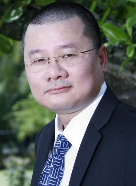 Thạc sỹ Luật tại Mỹ: “Bạn chọn tiện nghi hay cơ hội” - 1
Anh Thái Anh Bảo - Thạc sĩ Luật thương mại quốc tế ĐH Arizona (Mỹ) - với câu chuyện Tiện nghi hay cơ hội đầy ý nghĩa thay cho câu trả lời DHS nên về hay ở.