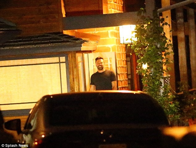Ben Affleck bị bắt gặp thân thiết với vú em của con - 6 Đại diện của Ben tiếp tục phủ nhận những thông tin cho rằng anh có quan hệ tình cảm với vú em