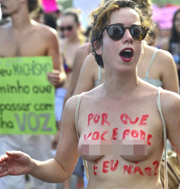 Hàng trăm phụ nữ cởi đồ xuống đường chống bạo hành tình dục - 1 Hàng trăm phụ nữ cởi đồ xuống đường chống bạo hành tình dục - 1