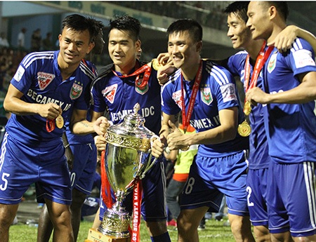 B.Bình Dương ăn mừng chức vô địch V-League 2015 - 3 Những danh thủ làm nên thành công cho đội bóng đất Thủ Dầu