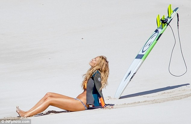 
Là người đam mê nấu ăn, nữ diễn viên tóc vàng cũng khẳng định cô thích ăn những món ăn ngon và socola là loại đồ ngọt cô thích nhất
