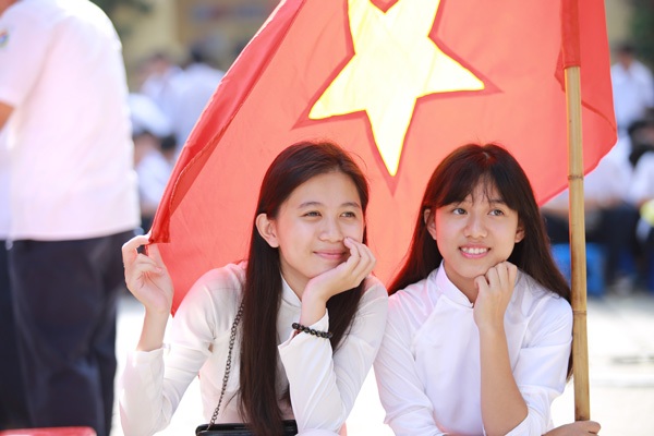 Nụ cười “hút hồn” của nữ sinh Hà thành ngày khai trường - 2 Nụ cười “hút hồn” của nữ sinh Hà thành ngày khai trường - 2