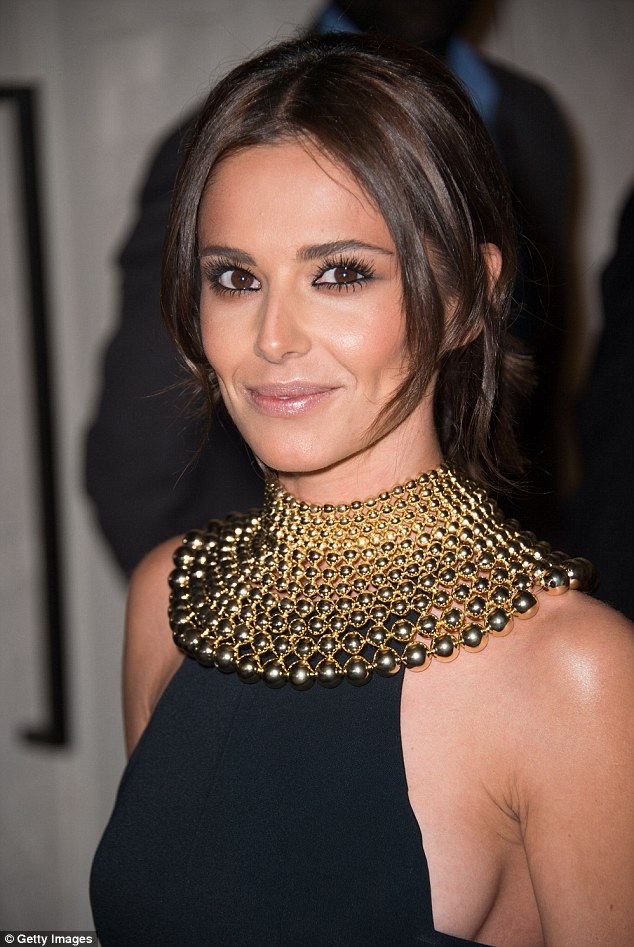 Cheryl Cole lộ dáng siêu mỏng - 3