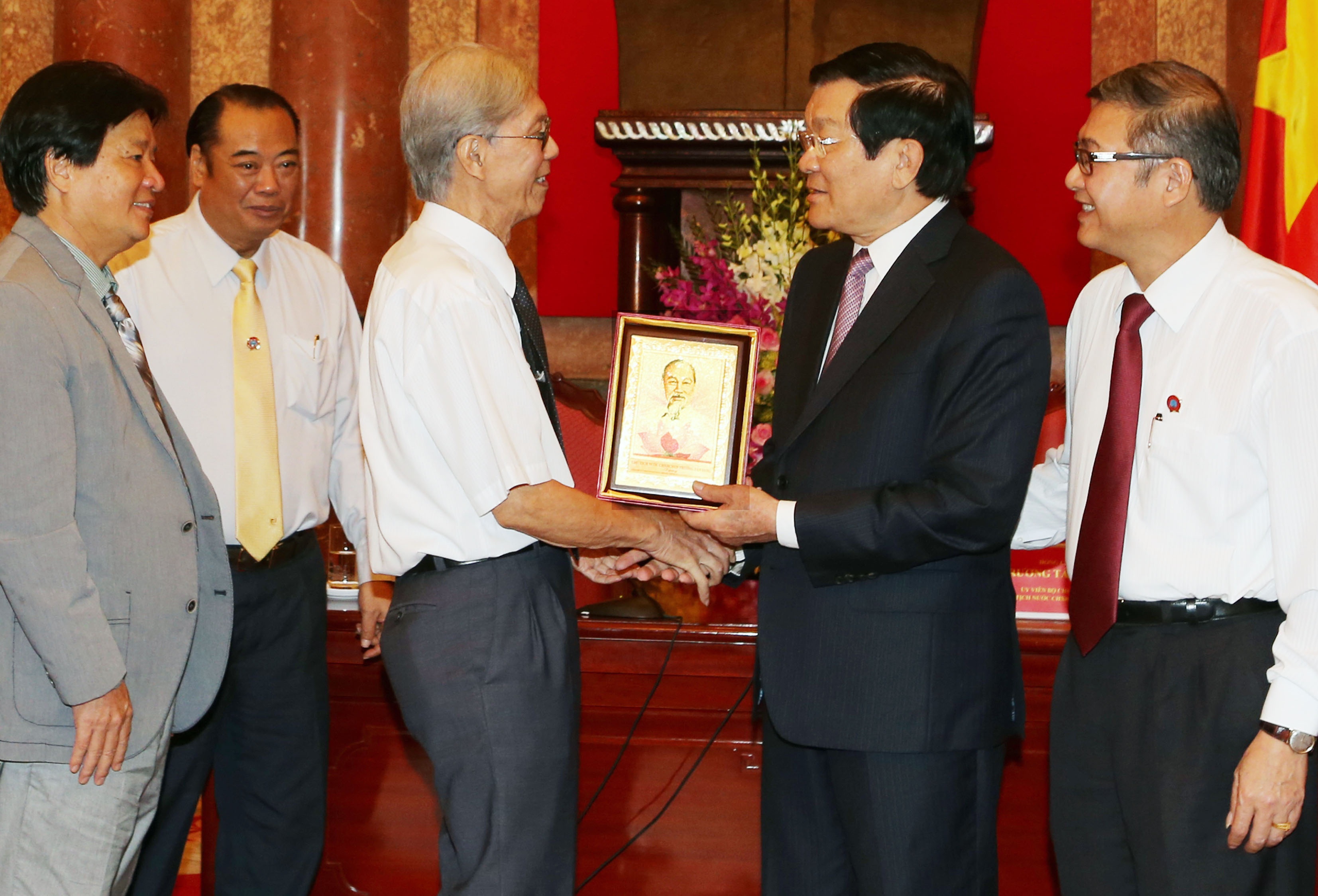Chủ tịch nước gặp mặt cán bộ lão thành chủ chốt của Tòa án nhân dân - 1 Chủ tịch nước gặp mặt cán bộ lão thành chủ chốt của Tòa án nhân dân - 1