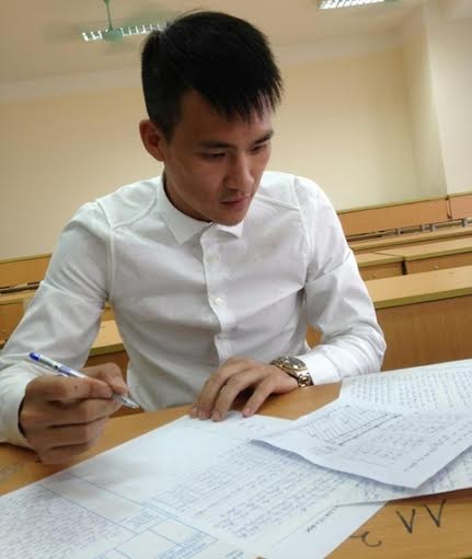 Công Vinh tự tin sẽ thi đỗ vào đại học Luật - 1 Công Vinh cho biết mình làm cả ba bài thi khá tốt