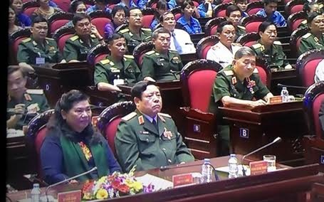 Đại tướng Phùng Quang Thanh dự chương trình “Khát vọng đoàn tụ” - 2 Đại tướng Phùng Quang Thanh ngồi cạnh Phó Chủ tịch Quốc hội Tòng Thị Phóng khi dự chương trình giao lưu nghệ thuật Khát vọng đoàn tụ