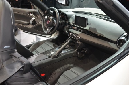 Fiat 124 Spider - Phiên bản Ý của Mazda MX-5 - 11